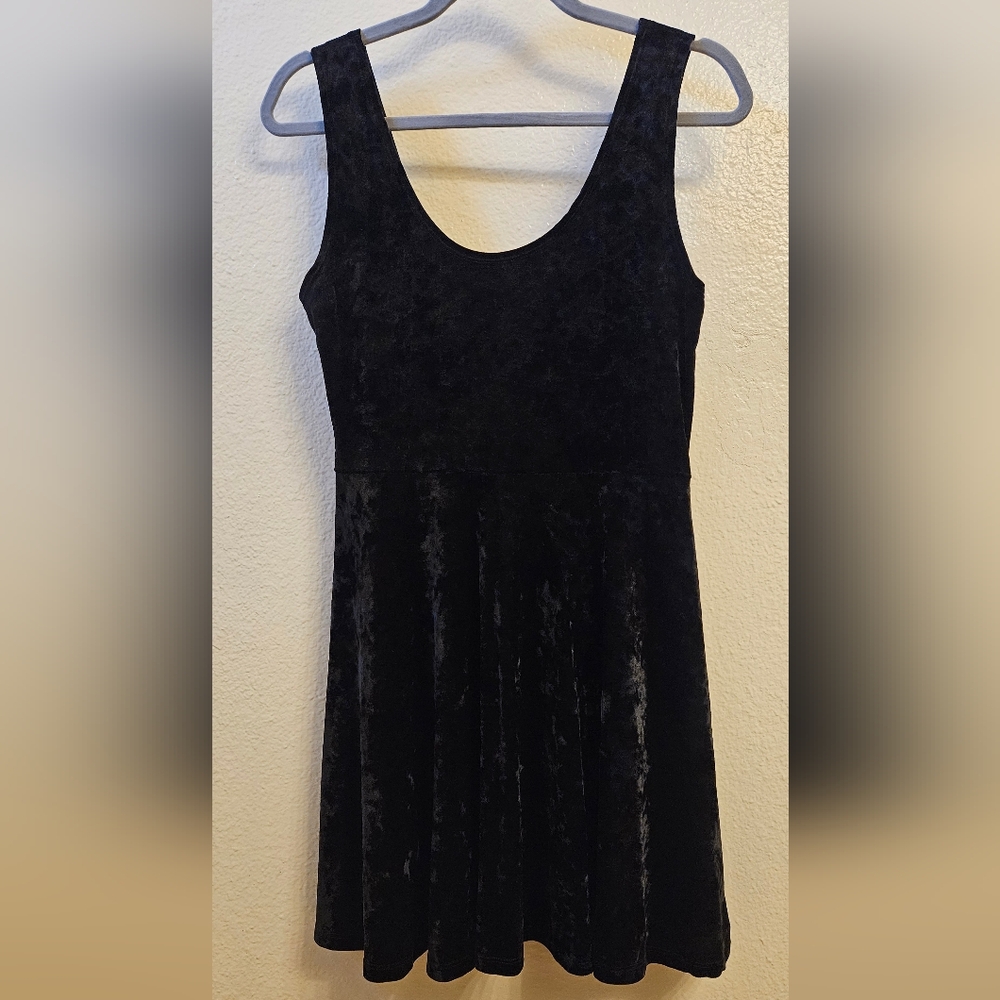 🥝 Forever 21 | Mini Velvet Black Dress 🥝